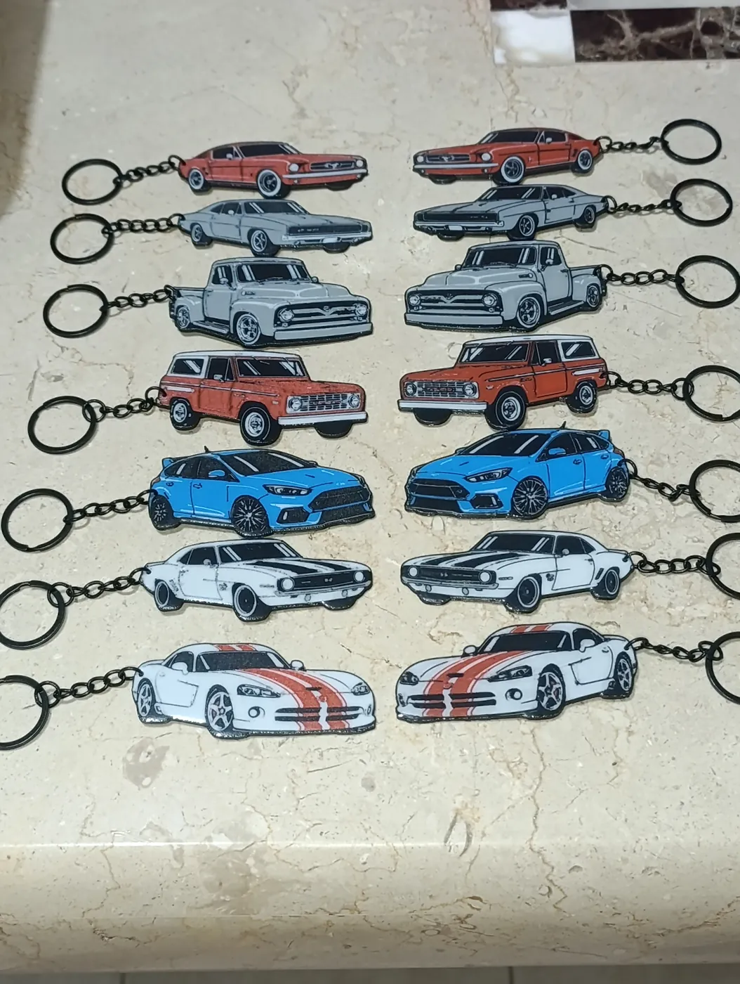 Serie de llaveros automotrices personalizados fabricados por DAFERZ
